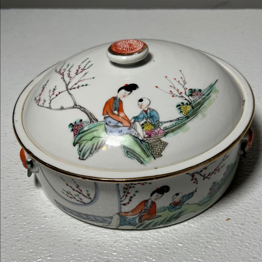 Antique 1930's Beautiful shallow Chinese Famillie Rose Porcelain Tureen Bowl Lid